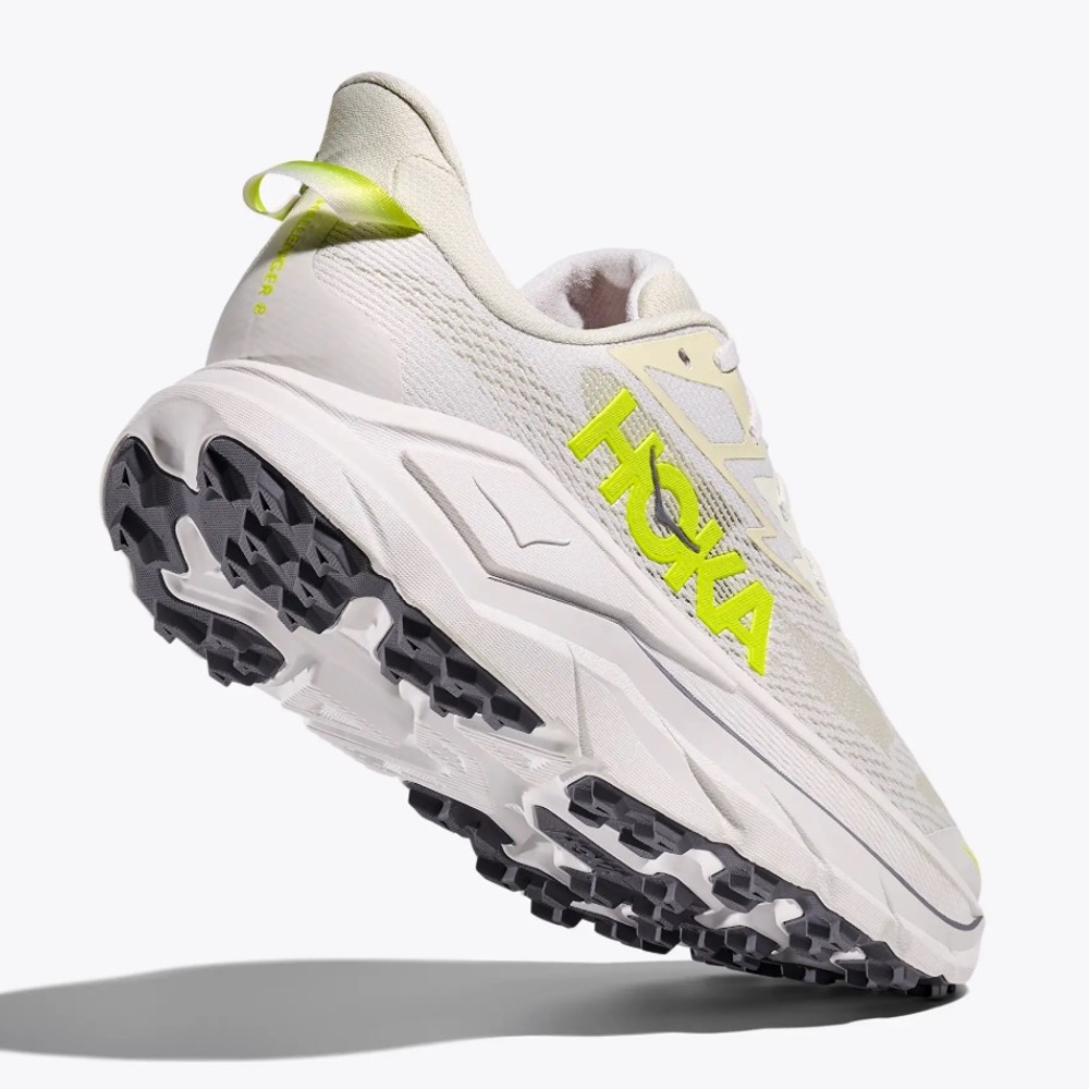 HOKA WOMEN TRAIL RUNNING
Challenger 8 GTX size 8.5
White / Neon Hoka Citrus